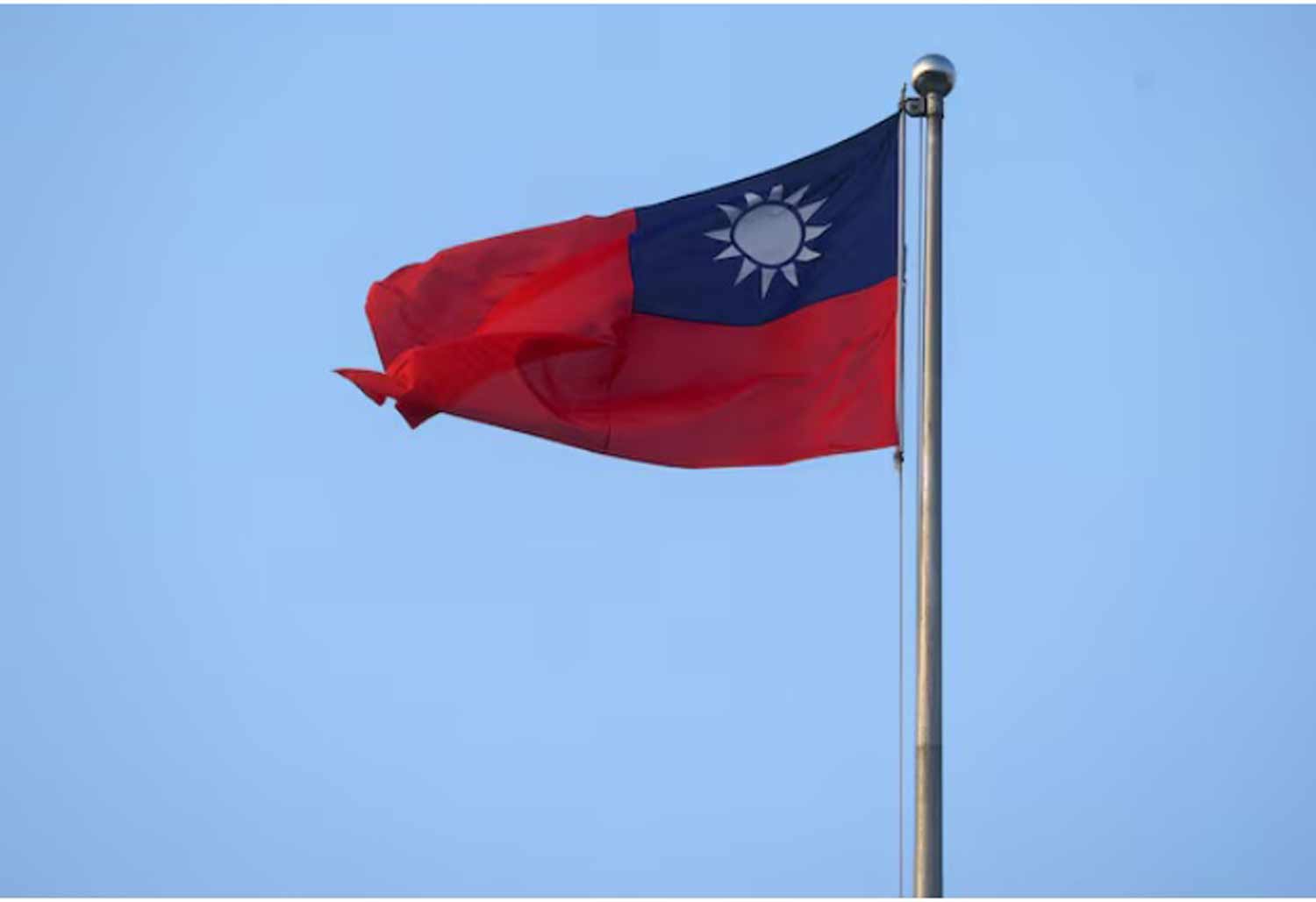Taiwan-flag-can-be-seen-at-Liberty-Square-in-Taipei,-Taiwan