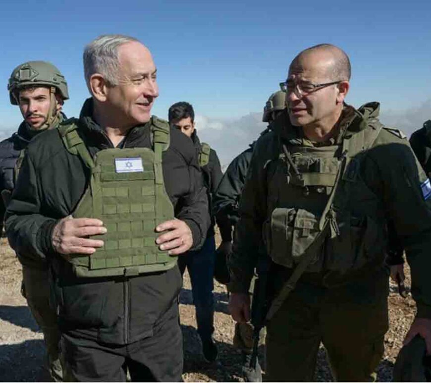 Benjamin Netanyahu (second right) meets Israeli forces on Syria's Mount Hermon.