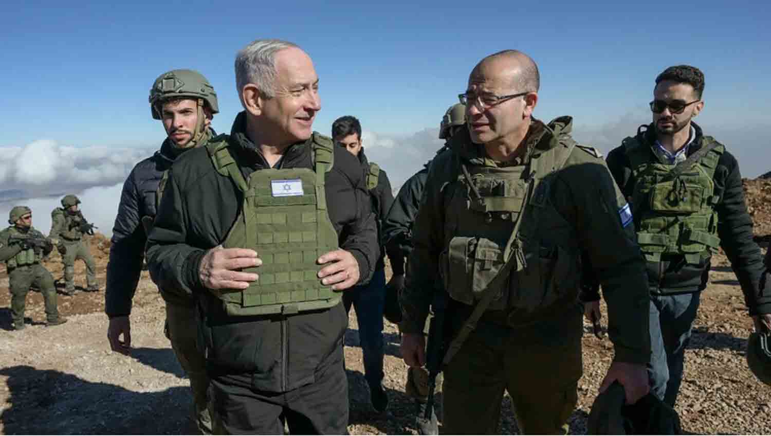 Benjamin Netanyahu (second right) meets Israeli forces on Syria's Mount Hermon.