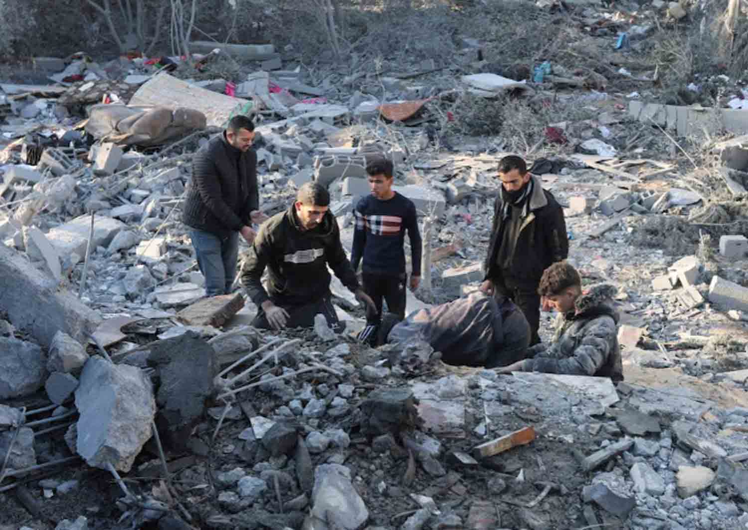 Israeli airstrikes kill 17 Palestinians in Gaza as authorities order a hospital evacuation