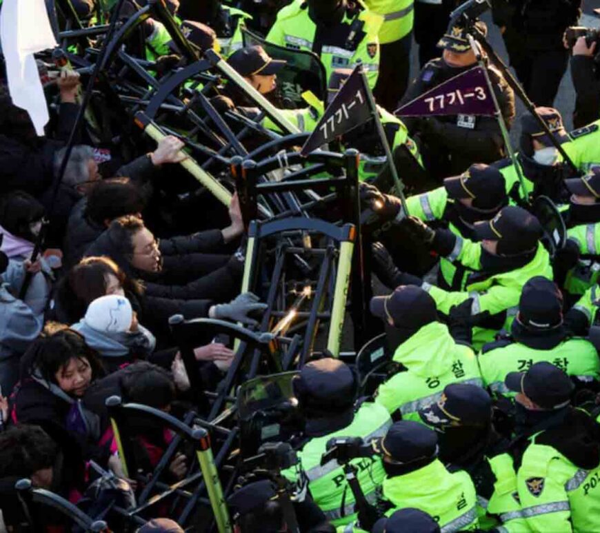 Anti-Yoon protesters clash with police officers as they march towards impeached South Korean President Yoon Suk Yeol's official residence, after investigators were unable to execute an arrest warrant on Friday for Yoon according to the Corruption Investigation Office for High-ranking Officials, in Seoul, South Korea.