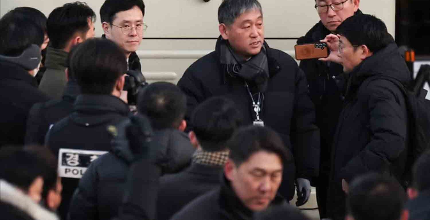 Members of the Corruption Investigation Office for High-ranking Officials gather in front of the impeached South Korean President Yoon Suk Yeol's official residence, as Yoon faces potential arrest after a court on Tuesday approved a warrant for his arrest, in Seoul, South Korea.