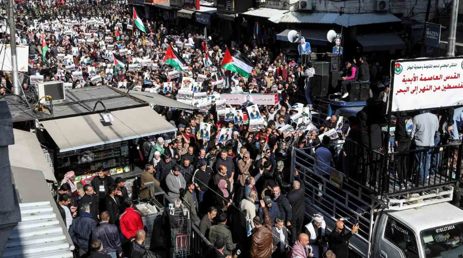Jordanians-protest-in-solidarity-with-Palestinians Jordanians protest in solidarity with Palestinians in the Jordanian capital Amman.