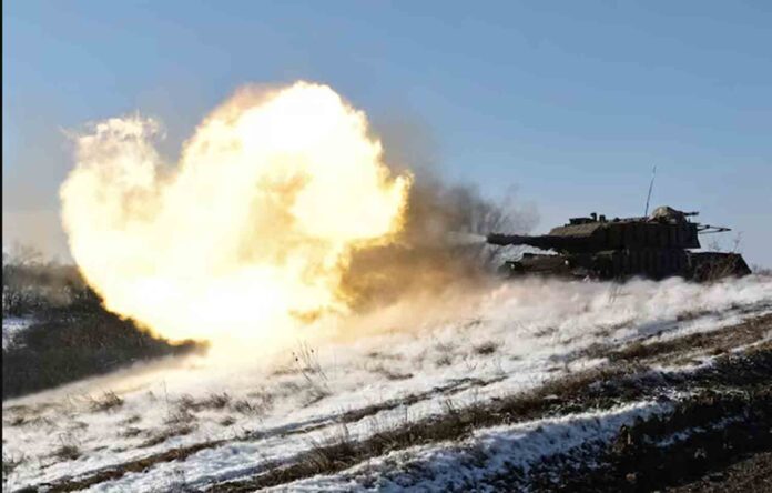 Servicemen of the 44th Separate Mechanised Brigade of the Armed Forces of Ukraine fire a Leopard 1A5 tank during a training, amid Russia's attack on Ukraine, in Zaporizhzhia region, Ukraine.