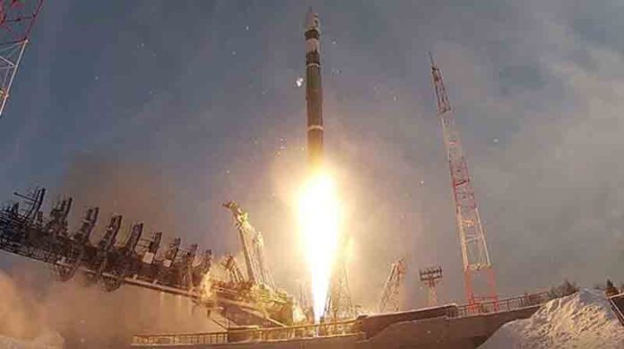 Russian satellites rehearse attack and defense in low orbit.