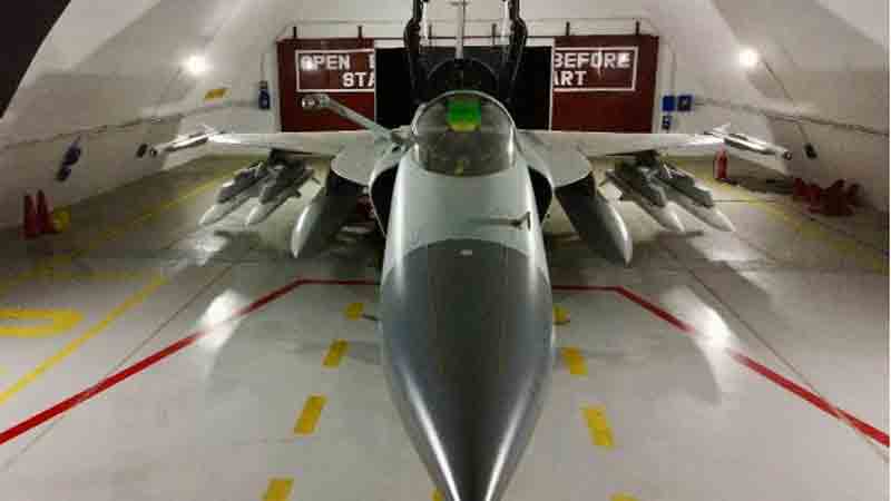 JF-17-fighter-jet-with-PL-15-missiles JF-17 fighter equipped with PL-15 very long-range air-to-air missiles
