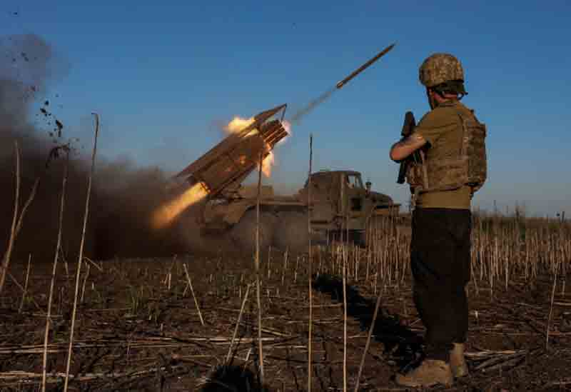 Ukrainian-service-members Ukrainian service members of the 25th Sicheslav Airborne Brigade fire a BM-21 Grad multiple rocket launch system towards Russian troops near the frontline town of Pokrovsk, amid Russia's attack on Ukraine, in Donetsk region, Ukraine.