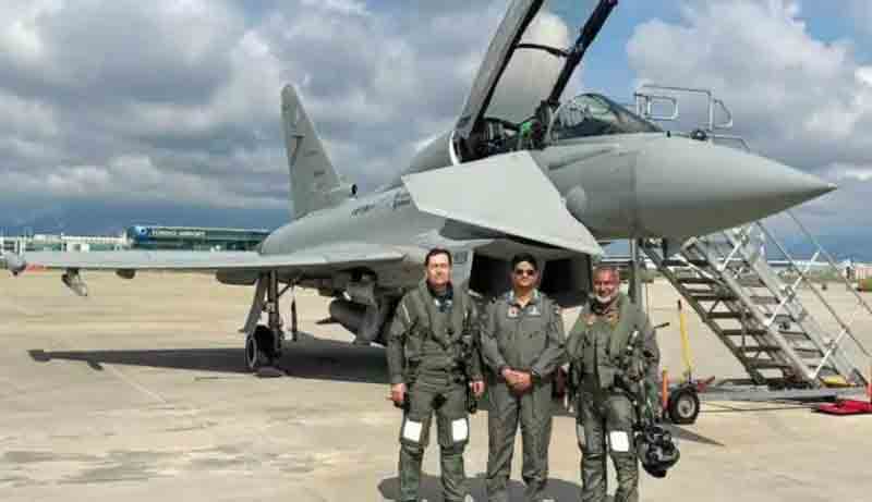 Bangladesh-Air-Force-chief-and-a-senior-BAF-pilot-with-Eurofighter-Typhoon