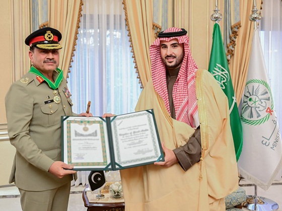 Pakistan Army Chief Asim Munir meets Saudi Defence Minister Prince Khalid bin Salman in Riyadh and receives Saudi Arabia’s highest honour, the King Abdulaziz Medal, highlighting strong Pakistan-Saudi defence ties.