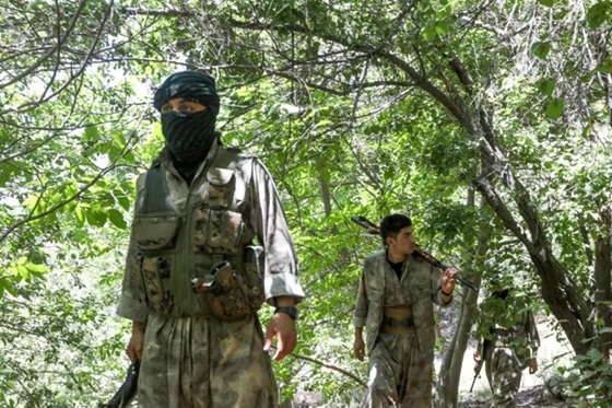 Kurdish Fighters Reportedly Launch Cross-Border Attacks Into Iran, Opening Potential New Front in War