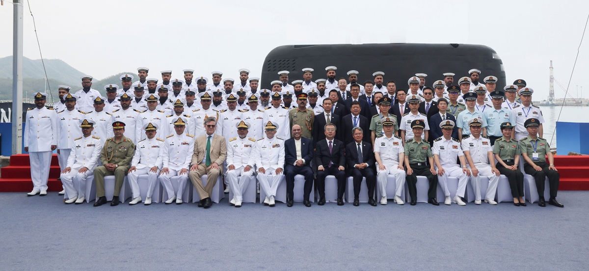 Pakistan Navy Commissioned 1st HANGOR Class Submarine PNS/M HANGOR at Sanya China. President Asif Ali Zardari graced the occasion as Chief Guest, CNS Adm Naveed Ashraf was also present at the ceremony.