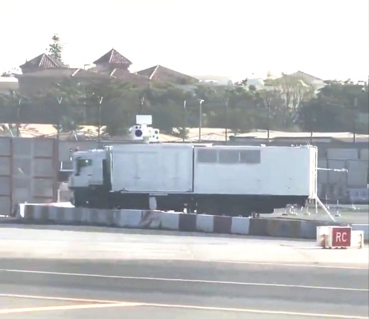 Chinese combat laser weapon system (most likely the Guangjian-21A ) designed for counter-UAV operations has been spotted at an airport in the UAE.