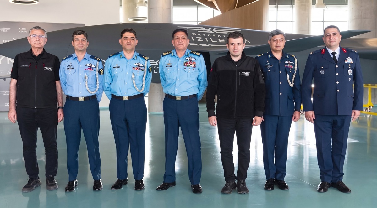 PAF Chief and other officials with Turkish Kızılelma during their Visit to Bayraktar Technologies