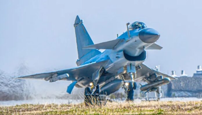 PL-17 integrated onto J-10 China’s apparent decision to integrate the PL-17 ultra-long-range air-to-air missile onto the lightweight Chengdu J-10C fighter is rapidly emerging as one of the most strategically disruptive airpower developments in the Indo-Pacific