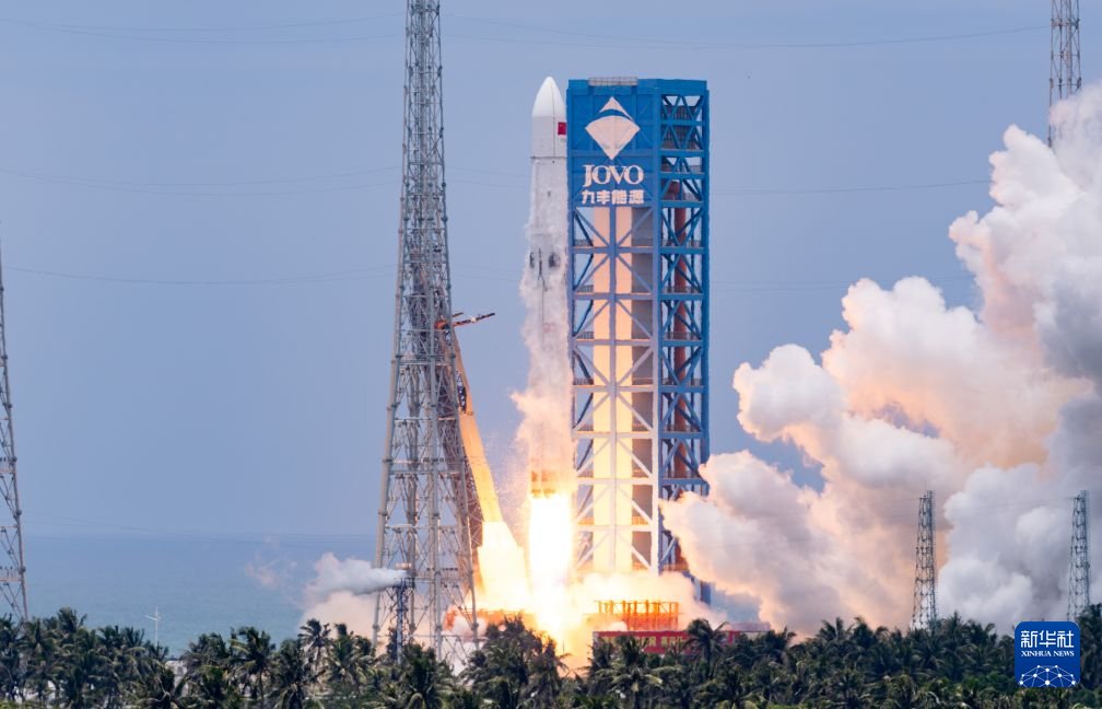 China’s Long March-10B has successfully completed its maiden flight—and recovered its first stage via a sea-based net. This marks the country’s first-ever controlled rocket recovery.