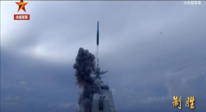The YJ-20 hypersonic missile is launched from the vertical launch system on the bow deck of the Type 052D destroyer. Photo: Screenshot from the CCTV