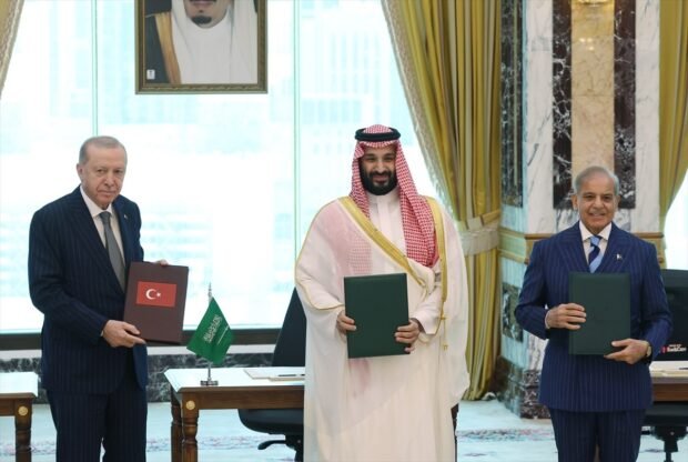 Turkey, Saudi Arabia, and Pakistan signed a trilateral defense agreement in Mecca. Erdogan, Mohammed bin Salman, and Shehbaz Sharif attended.